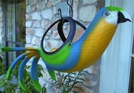Папуги і тропічні птахи з автопокришок - красиво і гармонійно