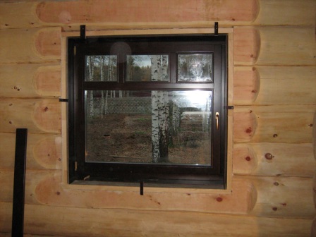 Правильно встановлені вікна і двері в дачної бані - запорука якісного забезпечення енергозбереження