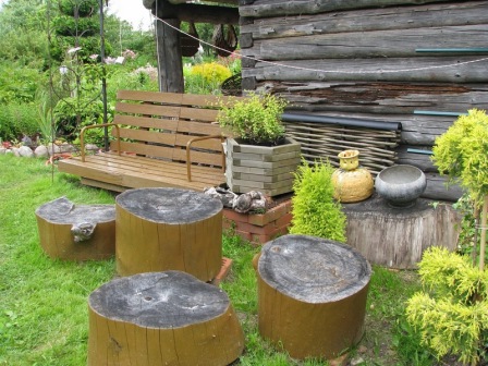 Формуємо місце для відпочинку з звичайних дерев'яних колод