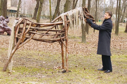 Дерев'яна конячка на дачі - цікава робота над найпростішої декоративною фігурою