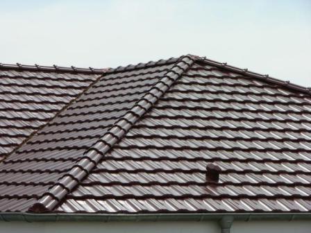 Який вид покрівлі найбільш правильно використовувати для даху дачного будинку?