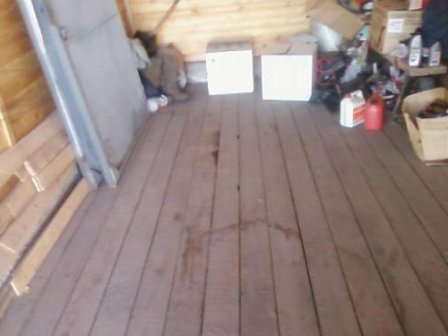 Настил дощок на гаражний підлога може дати помітний ефект утеплення
