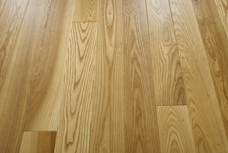 Якісний дерев'яний підлогу на дачі - одне з кращих рішень для створення тепла і затишку в домі