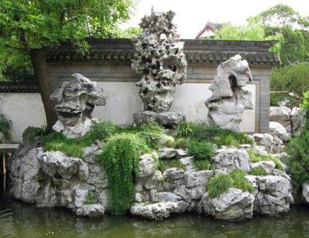 Кам'яна скульптура саду