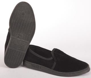 На дачі повинна бути і більш легке взуття, наприклад, сандалі або мокасини