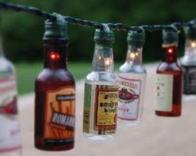 Як влаштувати декоративне освітлення з скляних пляшок