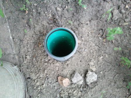 Пластикова труба для каналізації після установки у грунт