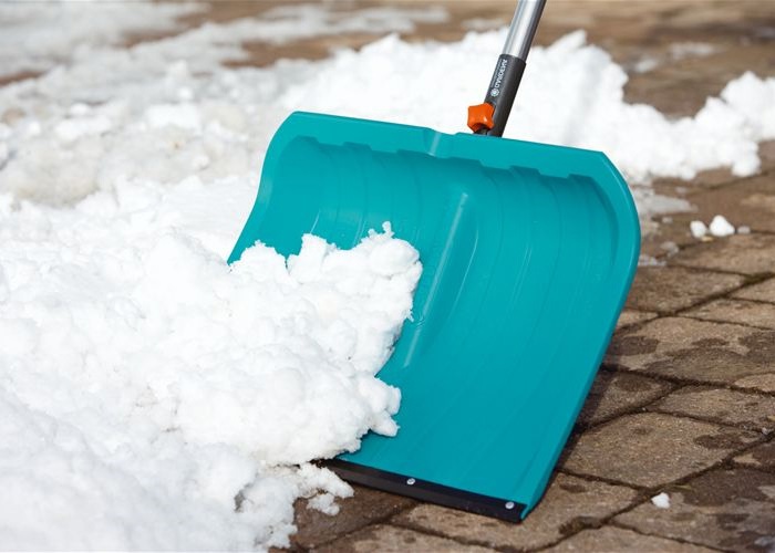 Лопата для прибирання снігу і льоду - саме стандартне засіб
