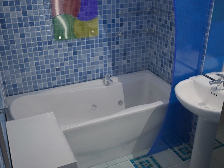 Важливим етапом вважається також декорування та остаточне оформлення ванної на дачі