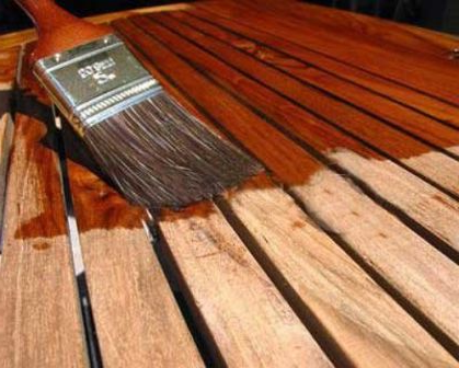 Які методи використовувати для захисту деревини на дачній ділянці?