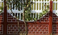 Переваги бетонних парканів для дачі