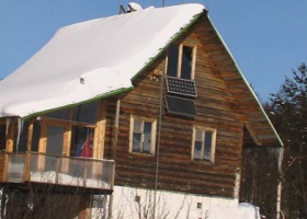 Чистка дахів дачних будівель від снігу та криги