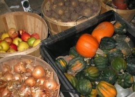 Де зберігати овочі і фрукти на дачі