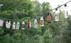 10 ідей використання скляних і пластикових пляшок на дачі